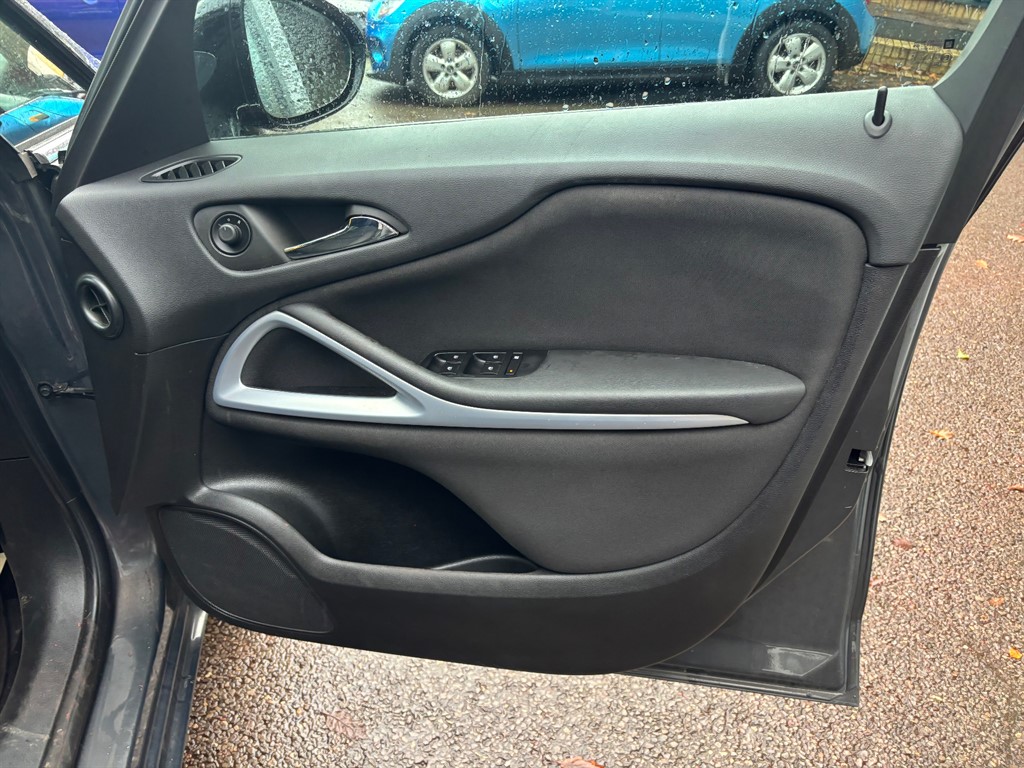 Used Vauxhall Zafira 2015 for sale - 77336170: Photo 4