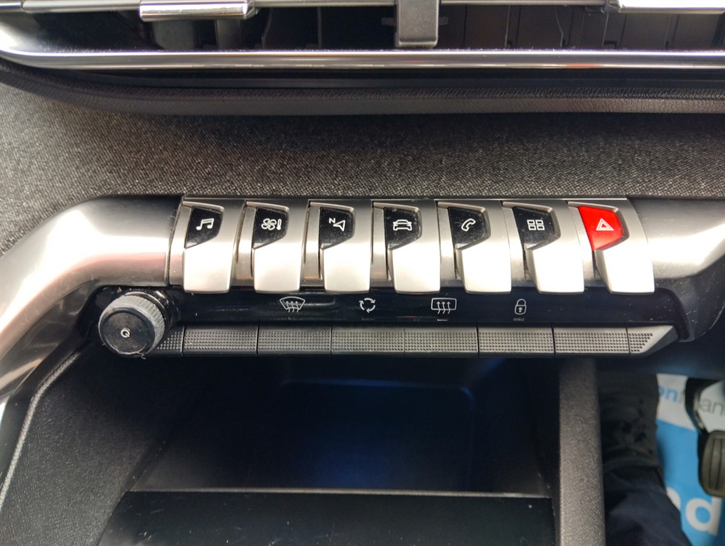 Used Peugeot 3008 2018 for sale - 77336122: Photo 20