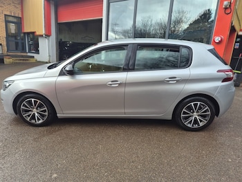 Used Peugeot 308 2015 for sale - 77532400: Photo