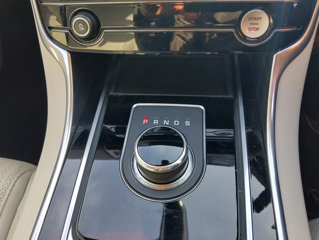 Used Jaguar XE 2018 for sale - 77336115: Photo 16