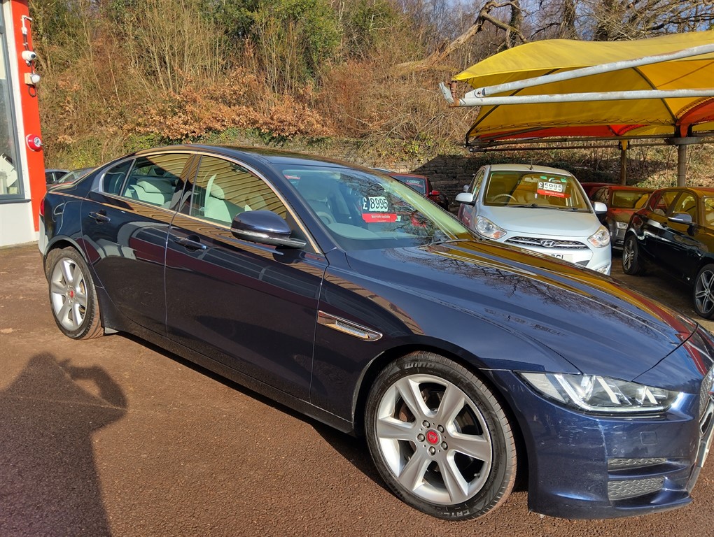 Used Jaguar XE 2018 for sale - 77336115: Photo 2