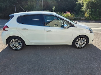 Used Peugeot 208 2017 for sale - 79363851: Photo