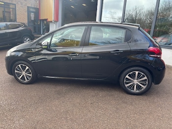 Used Peugeot 208 2016 for sale - 77951024: Photo