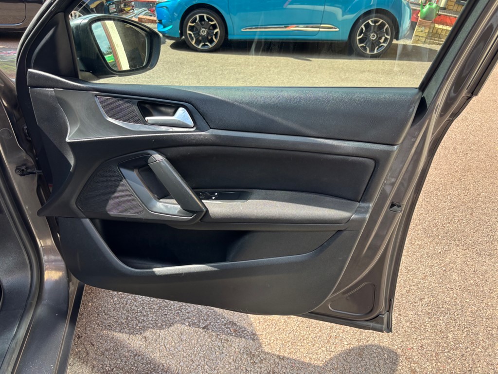 Used Peugeot 308 2017 for sale - 77336177: Photo 6