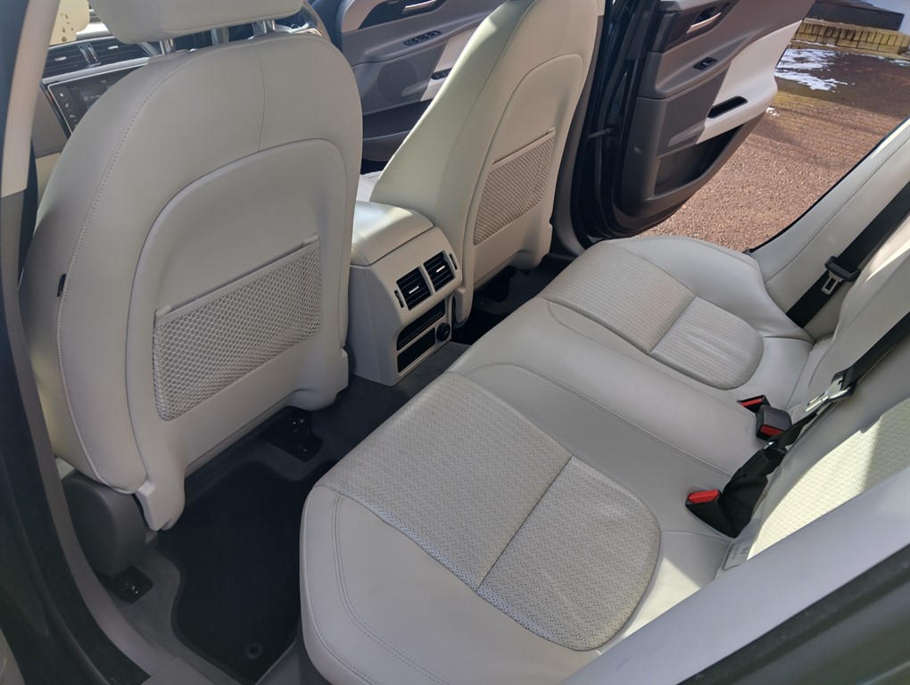 Used Jaguar XE 2018 for sale - 77095438: Photo 9