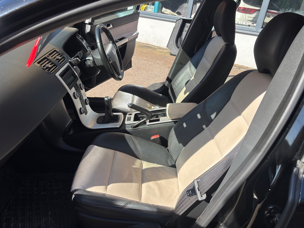 Used Volvo V50 2012 for sale - 77934789: Photo 11