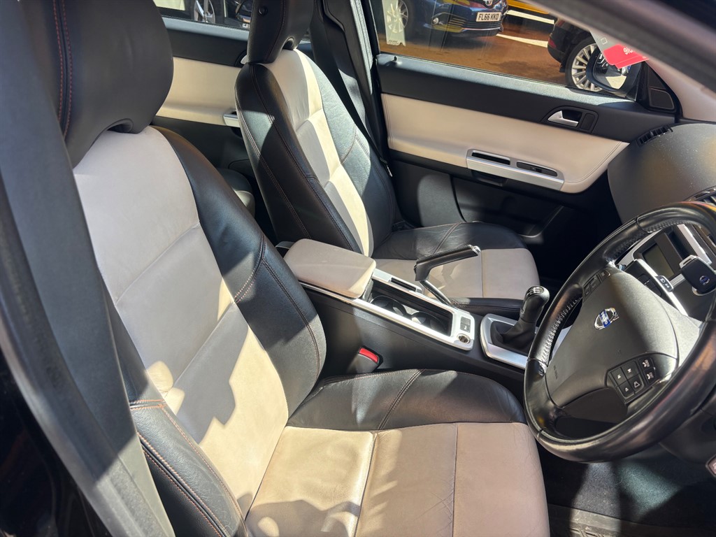 Used Volvo V50 2012 for sale - 77934789: Photo 8