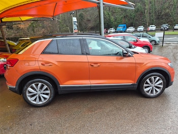 Used Volkswagen T-Roc 2020 for sale - 77336101: Photo