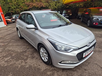 Used Hyundai i20 2017 for sale - 76415422: Photo