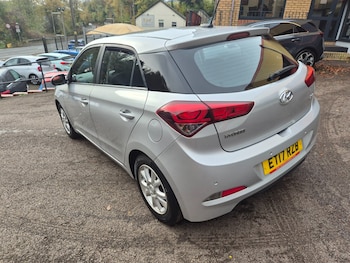 Used Hyundai i20 2017 for sale - 76415422: Photo