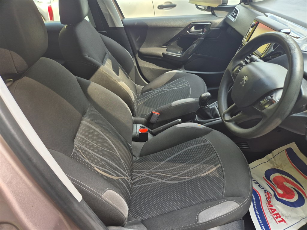 Used Peugeot 208 2014 for sale - 77336120: Photo 11