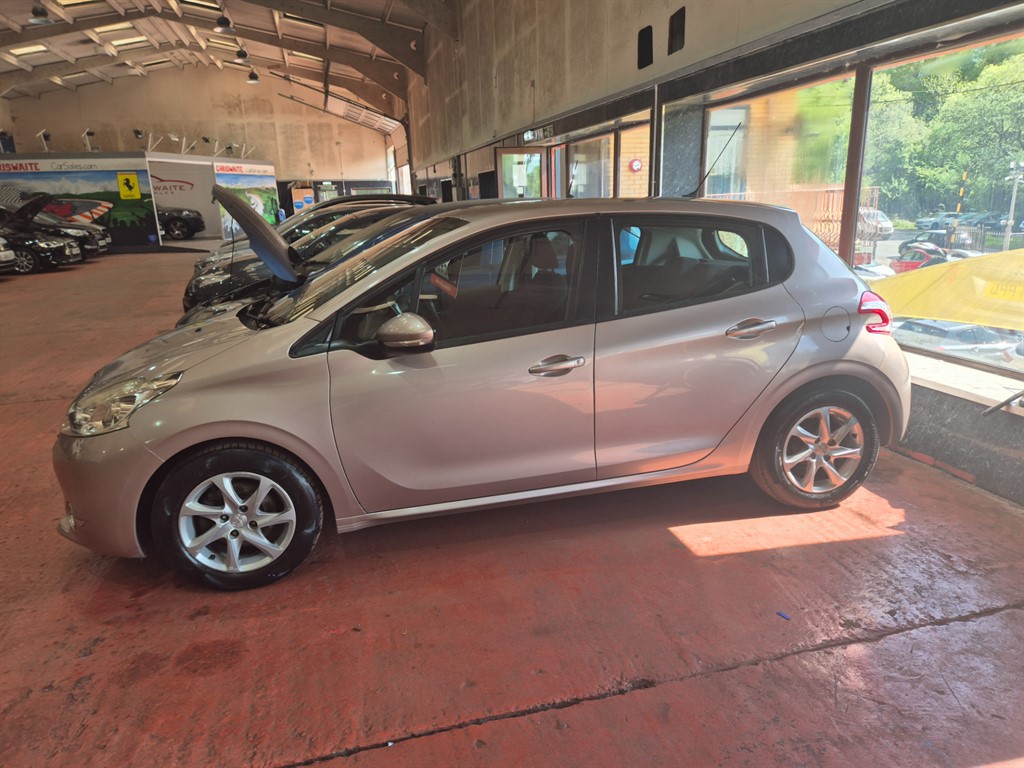 Used Peugeot 208 2014 for sale - 77336120: Photo 15