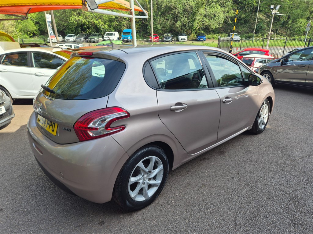 Used Peugeot 208 2014 for sale - 77336120: Photo 5