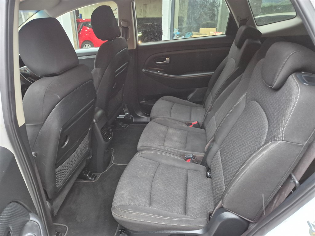 Used Kia Carens 2018 for sale - 77367300: Photo 11