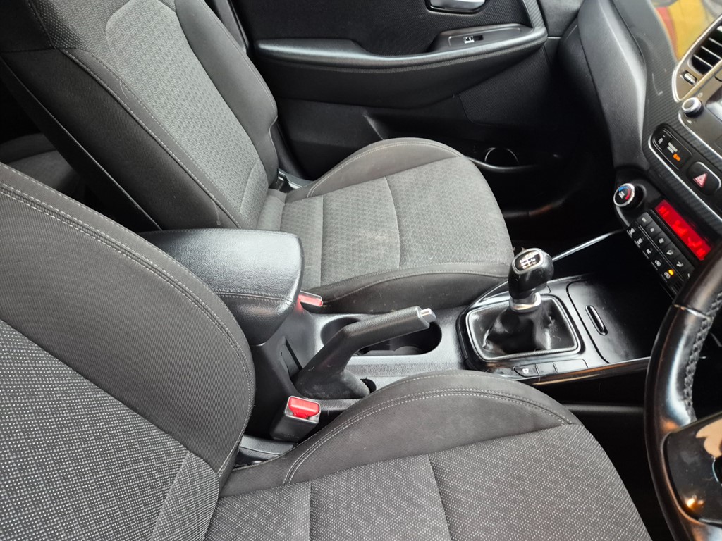 Used Kia Carens 2018 for sale - 77367300: Photo 18