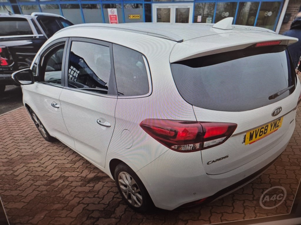Used Kia Carens 2018 for sale - 77367300: Photo 2