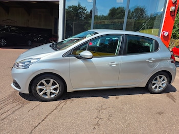 Used Peugeot 208 2017 for sale - 79232228: Photo