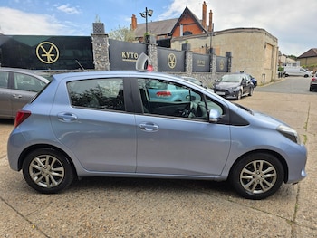 Used Toyota Yaris 2015 for sale - 79033963: Photo