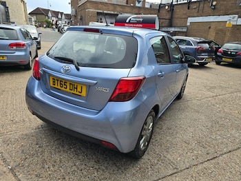 Used Toyota Yaris 2015 for sale - 79033963: Photo