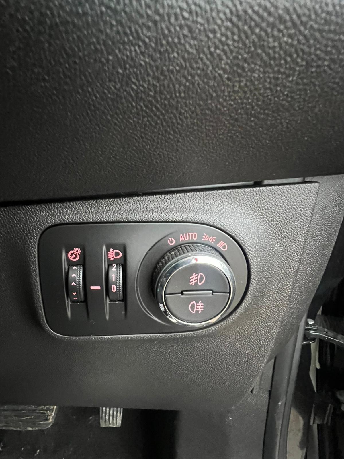 Used Vauxhall Corsa 2015 for sale - 76725972: Photo 37