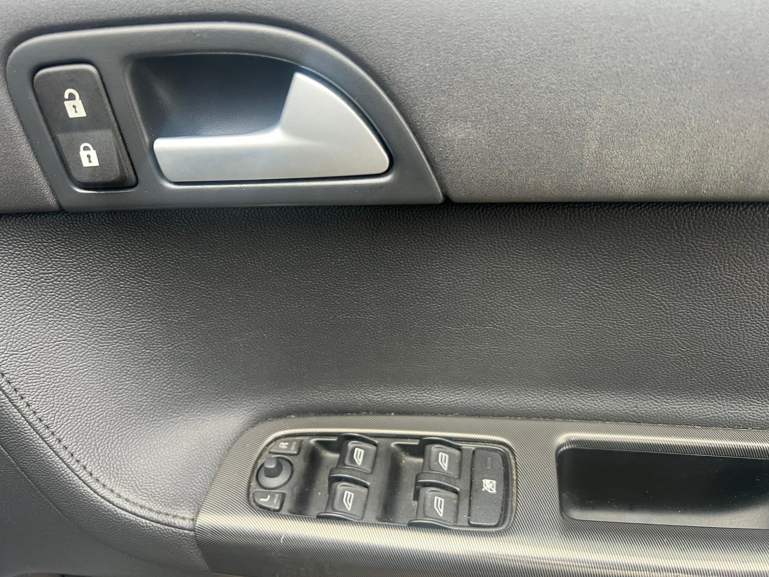 Used Volvo V50 2009 for sale - 76725978: Photo 24