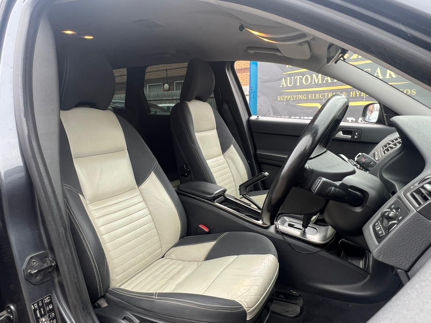 Used Volvo V50 2009 for sale - 76725978: Photo 48