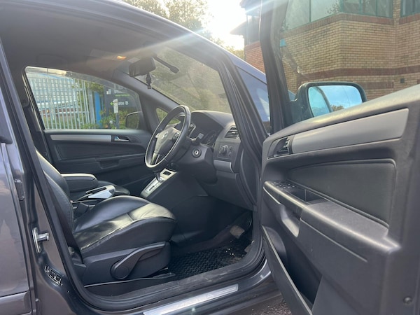Used Vauxhall Zafira 2010 for sale - 76225343: Photo 12