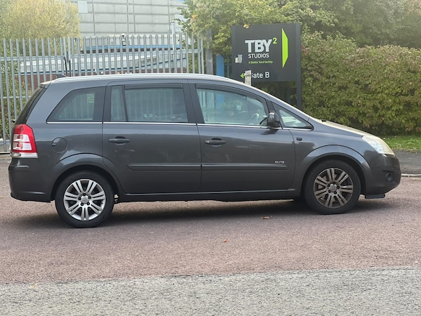 Used Vauxhall Zafira 2010 for sale - 76225343: Photo 8