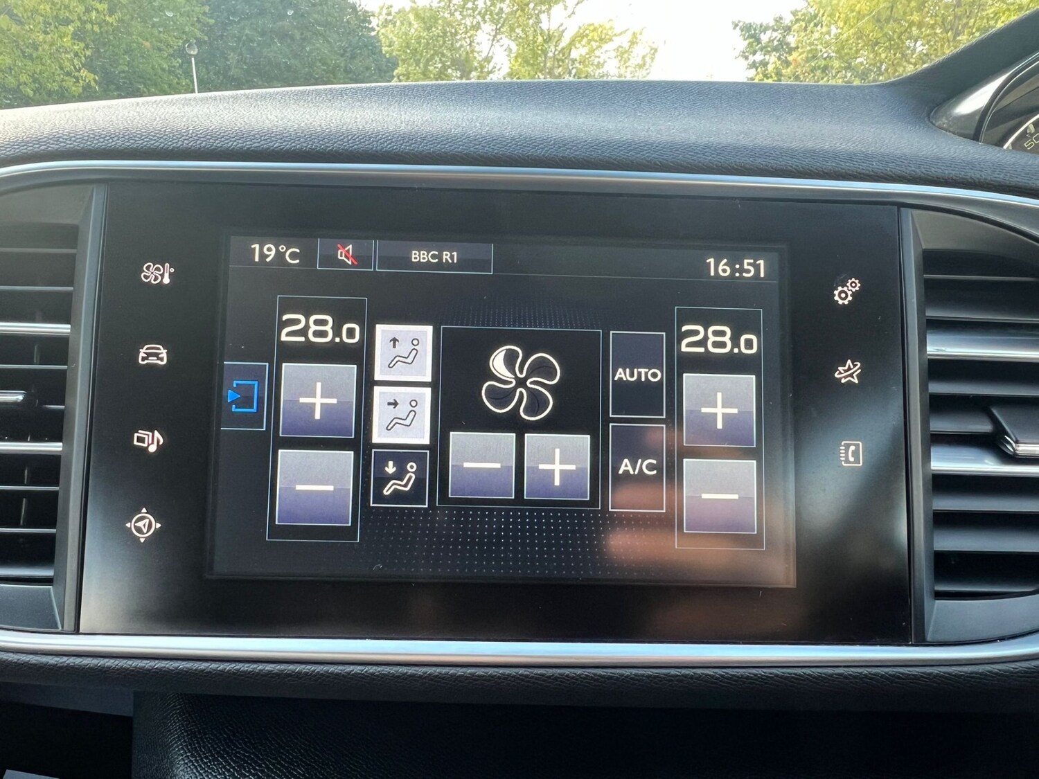 Used Peugeot 308 2015 for sale - 75497298: Photo 44