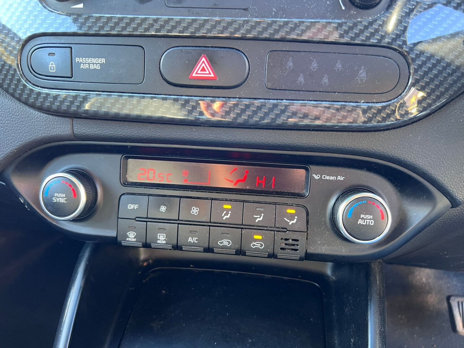 Used Kia Carens 2017 for sale - 78105040: Photo 17