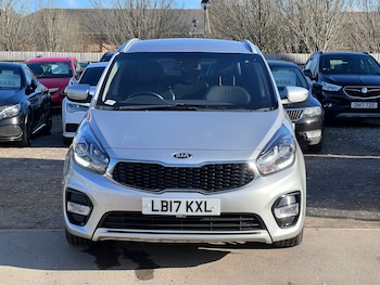 Used Kia Carens 2017 for sale - 78105040: Photo