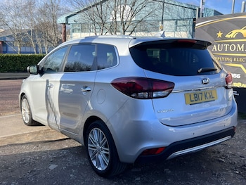 Used Kia Carens 2017 for sale - 78105040: Photo