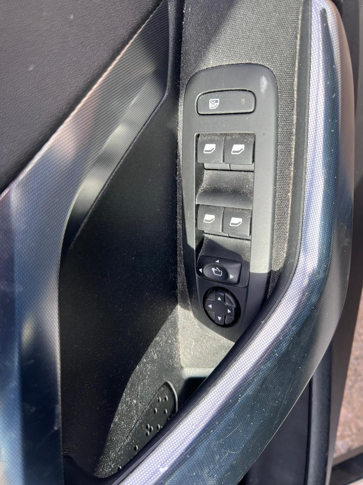 Used Peugeot 2008 2014 for sale - 78183176: Photo 13