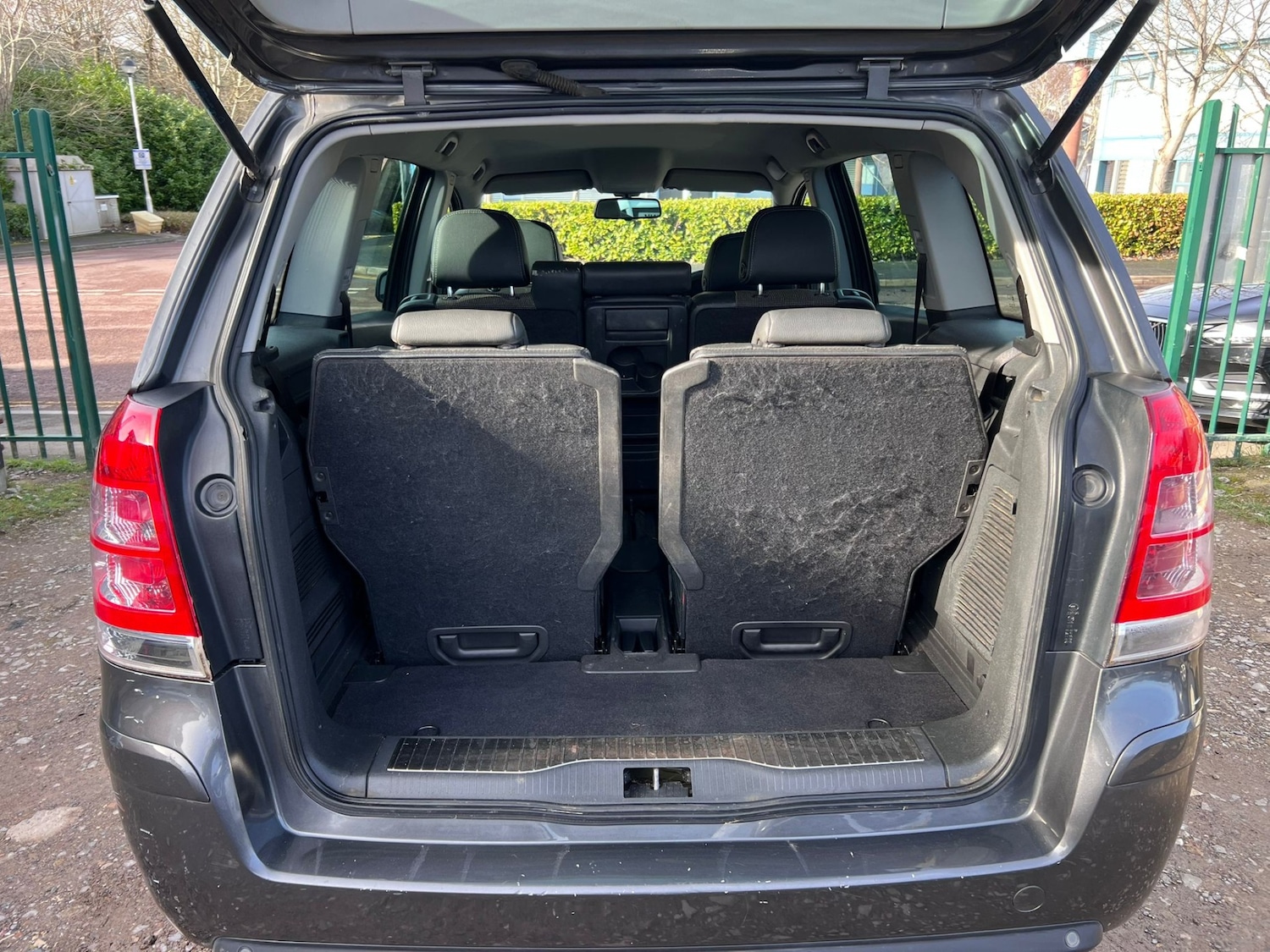 Used Vauxhall Zafira 2010 for sale - 78105738: Photo 24