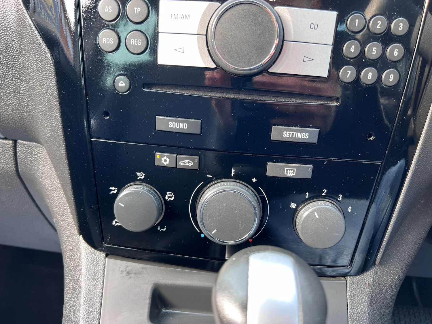 Used Vauxhall Zafira 2010 for sale - 78105738: Photo 33