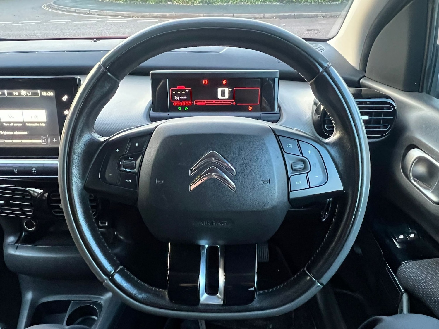 Used Citroen C4 Cactus 2015 for sale - 76693886: Photo 31