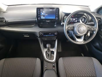 Used Toyota Yaris 2023 for sale - 77956488: Photo