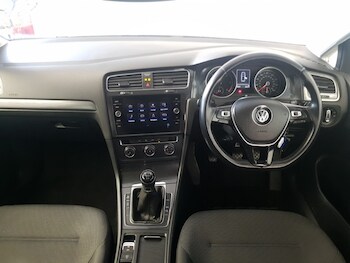 Used Volkswagen Golf 2019 for sale - 75926120: Photo