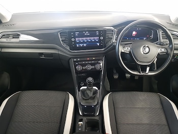Used Volkswagen T-Roc 2018 for sale - 75828244: Photo
