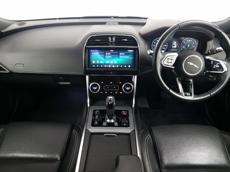 Used Jaguar XE 2019 for sale - 76687864: Photo 2