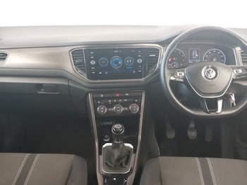 Used Volkswagen T-Roc 2018 for sale - 78515800: Photo