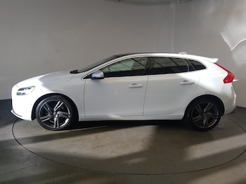 Used Volvo V40 2019 for sale - 76639514: Photo