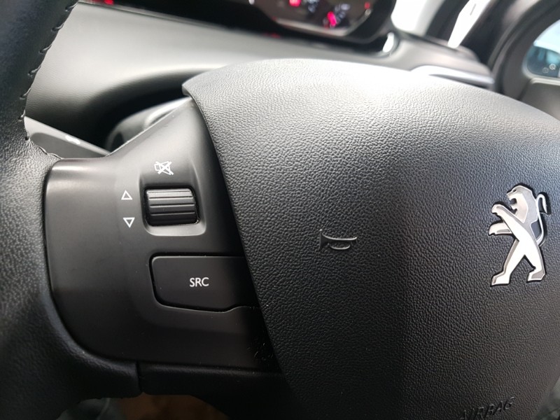 Used Peugeot 208 2014 for sale - 76897794: Photo 15