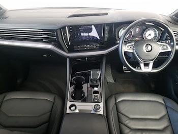 Used Volkswagen Touareg 2018 for sale - 76533174: Photo