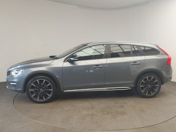 Used Volvo V60 2016 for sale - 78269356: Photo