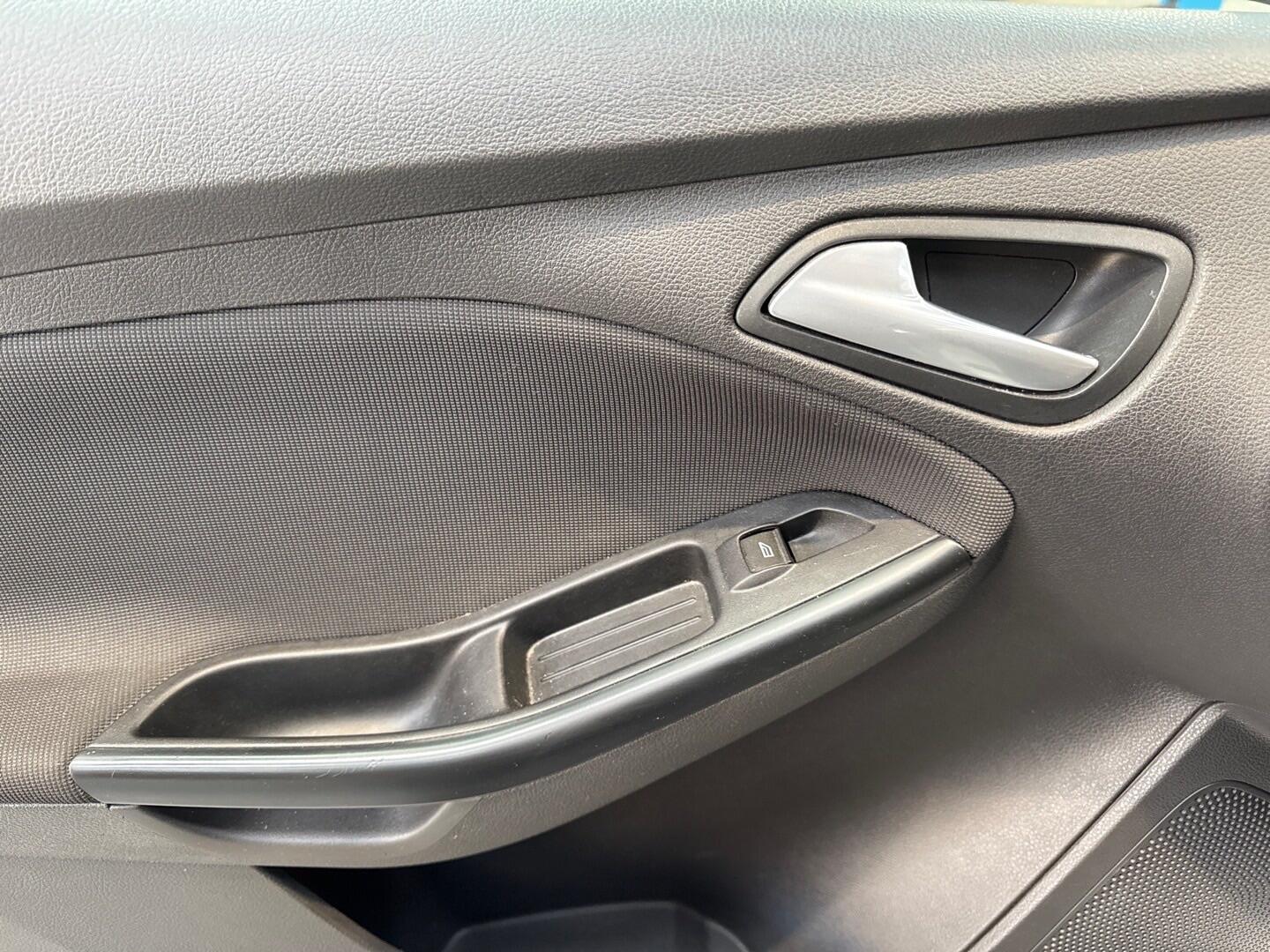 Used Ford Focus 2013 for sale - 76666983: Photo 14