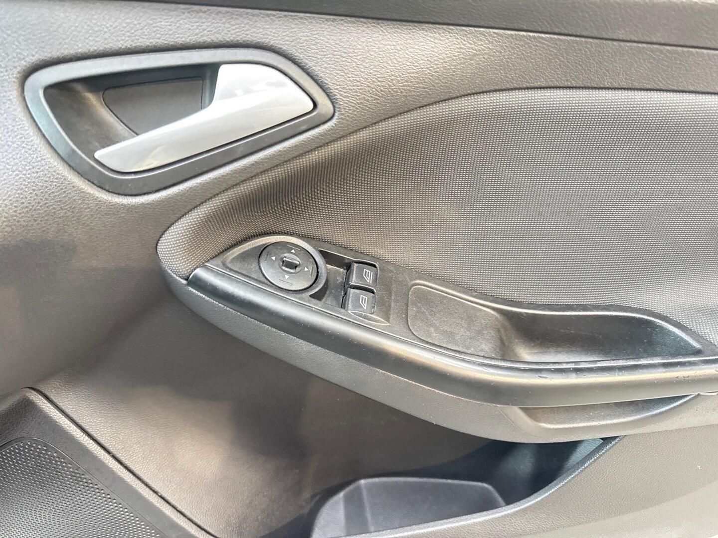 Used Ford Focus 2013 for sale - 76952682: Photo 18