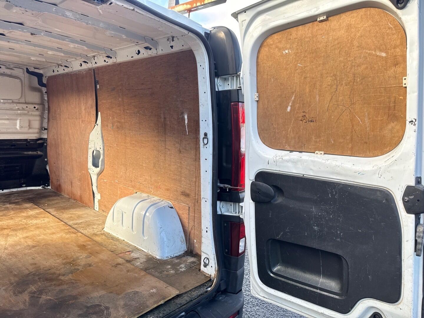 Used Vauxhall Vivaro 2015 for sale - 77440895: Photo 15