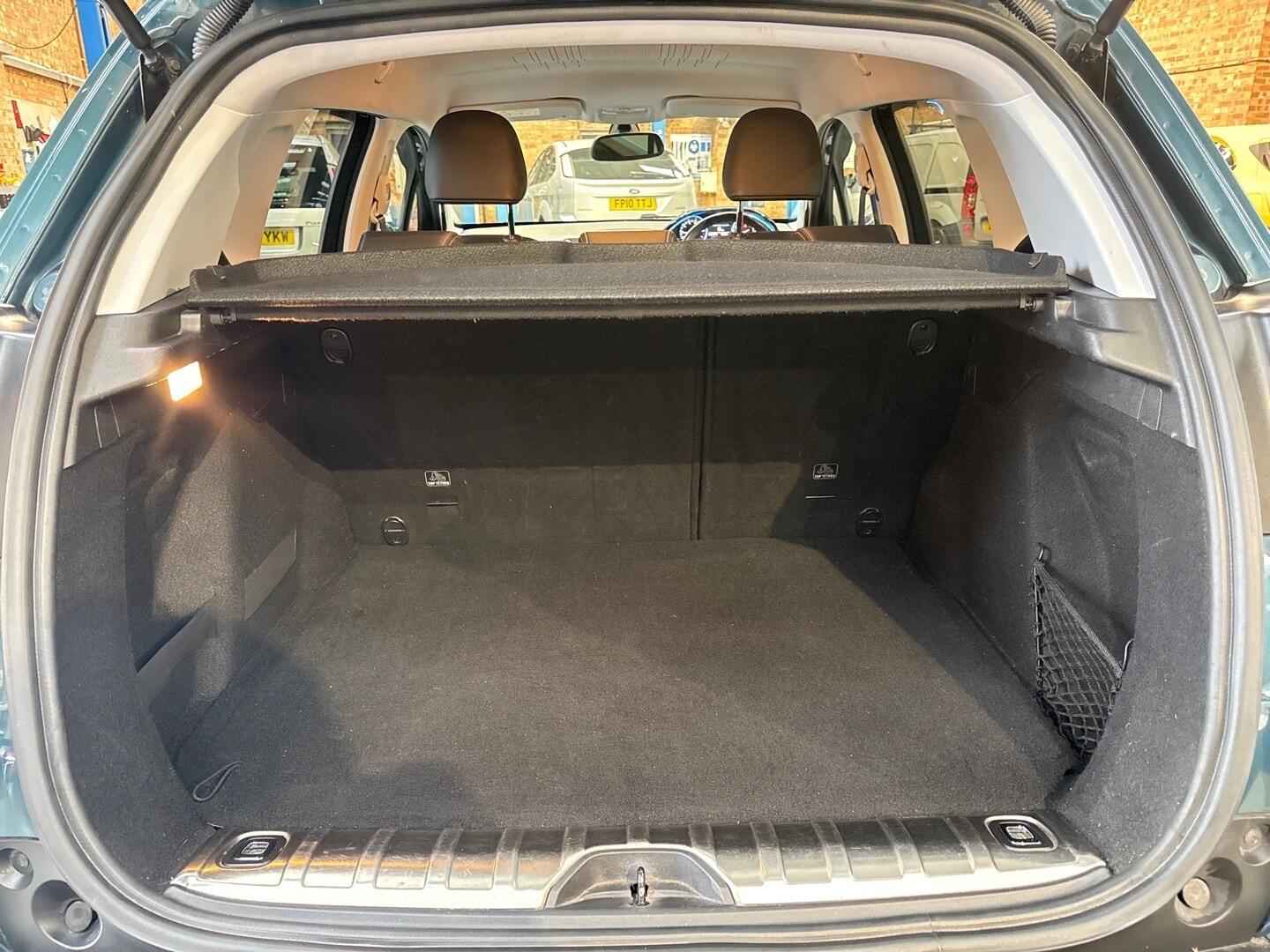 Used Peugeot 2008 2016 for sale - 76865709: Photo 9