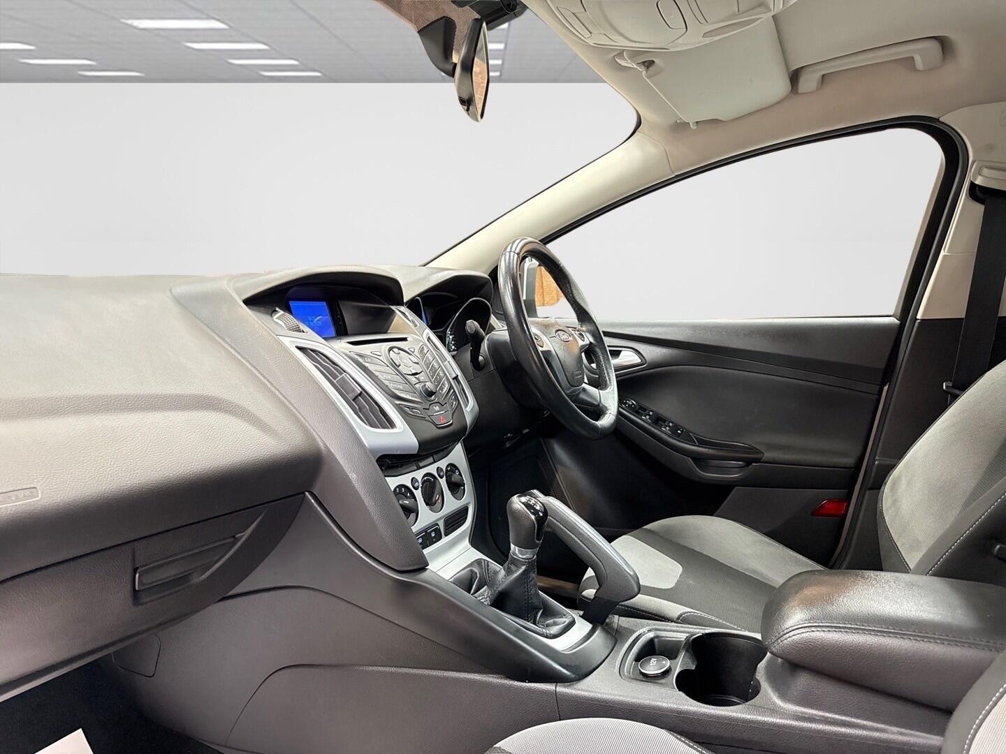 Used Ford Focus 2011 for sale - 76446885: Photo 12